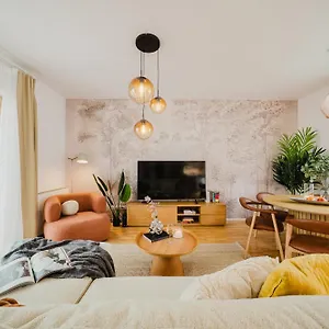 Days - W 2bdr - 3 Balconies - Garage - Next To Park Praag